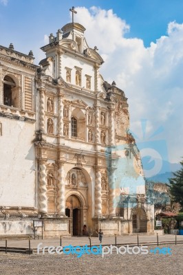 Catholic Church Called Iglesia De San Francisco In Antigua, Guat… Stock Photo