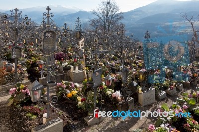 Cemetery Of The Parish Church In Villanders Stock Photo