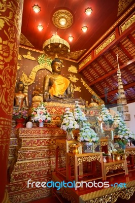 Chiang Rai, Thailand - December 20, 2017: Inside View Of The Chapel And The Bhudda Image In Wat Phra Kaew Chiang Rai. It's A Famous Place For Chiang Rai Trip Stock Photo