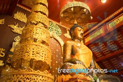 Chiang Rai, Thailand - December 20, 2017: Inside View Of The Chapel And The Bhudda Image In Wat Phra Kaew Chiang Rai. It's A Famous Place For Chiang Rai Trip Stock Photo