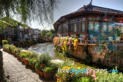 China Lijiang River Side Flowers On The Buildings Stock Photo