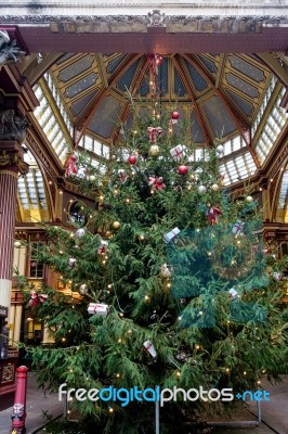 Christmas Tree At The Entrance To Leadenhall Market Stock Photo