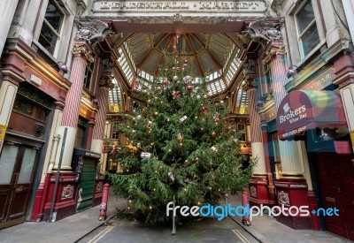 Christmas Tree At The Entrance To Leadenhall Market Stock Photo