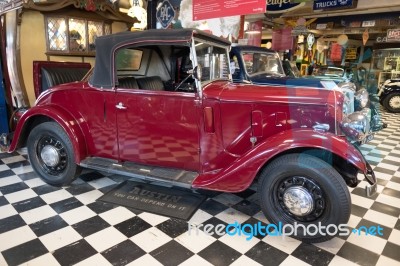 Classic Car 1937 Austin Clifton In The Motor Museum At Bourton-o… Stock Photo