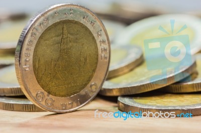 Coins Of Thailand. Wat Arun Temple In Bangkok, Thailand, Depicted In The Thai Ten Baht Coin Stock Photo