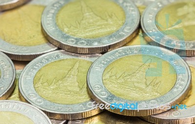 Coins Of Thailand. Wat Arun Temple In Bangkok, Thailand, Depicted In The Thai Ten Baht Coin Stock Photo