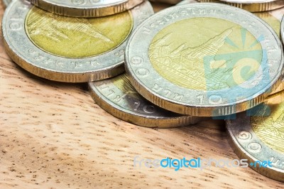 Coins Of Thailand. Wat Arun Temple In Bangkok, Thailand, Depicted In The Thai Ten Baht Coin Stock Photo