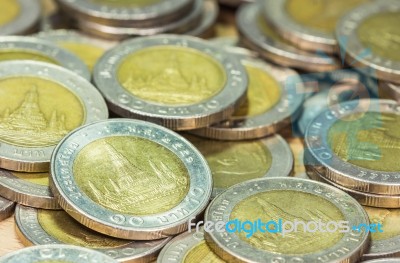 Coins Of Thailand. Wat Arun Temple In Bangkok, Thailand, Depicted In The Thai Ten Baht Coin Stock Photo