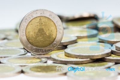Coins Of Thailand. Wat Arun Temple In Bangkok, Thailand, Depicted In The Thai Ten Baht Coin Stock Photo
