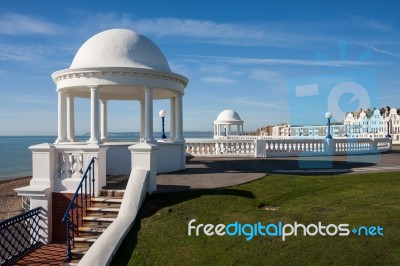 Colonnades In Grounds Of The De La Warr Paviion Stock Photo