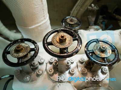 Control Wheels On Hms Belfast Stock Photo