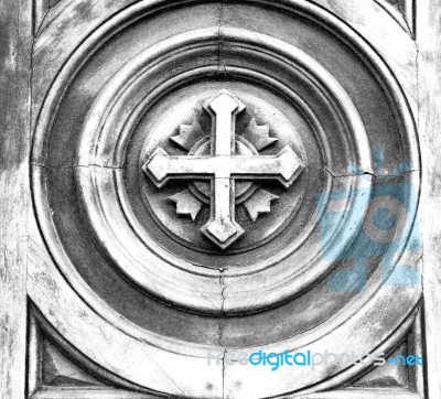 Cross Traditional   Door    In Italy   Ancian Wood And   Tradit Stock Photo