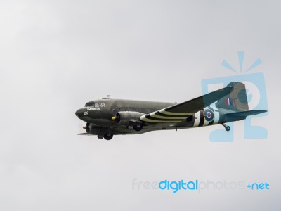 Dakota Aeroplane Flying Over Biggin Hill Airfield Stock Photo