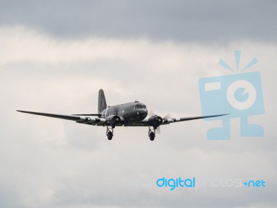 Dakota Aeroplane Flying Over Biggin Hill Airfield Stock Photo