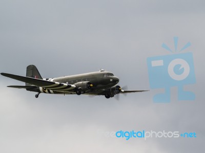 Dakota Aeroplane Flying Over Biggin Hill Airfield Stock Photo