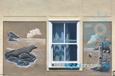 Dartmouth, Devon/uk - July 28 : Wall Mural On The Wall Of A Hous… Stock Photo