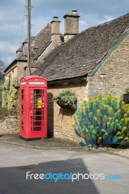 Defibrillator In And Old Phone Box In Upper Slaughter Village Stock Photo