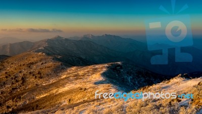 Deogyusan Mountains At Sunrise In Winter, South Korea Stock Photo