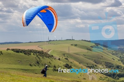 Devils Dyke, Brighton/sussex - July 22 : Paragliding At Devil's Stock Photo