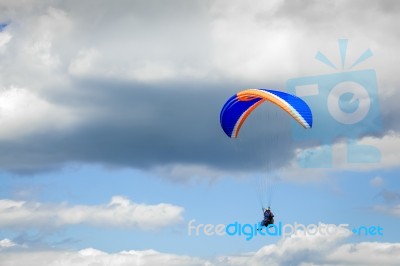 Devils Dyke, Brighton/sussex - July 22 : Paragliding At Devil's Stock Photo