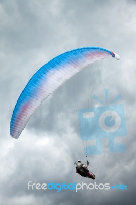 Devils Dyke, Brighton/sussex - July 22 : Paragliding At Devil's Stock Photo