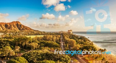 Diamond Head And Queen's Surf Beach In Honolulu, Hawaii Stock Photo