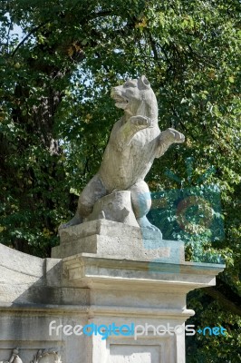 Dog Stature At The Gateway To Wilanow Palace In Warsaw Stock Photo