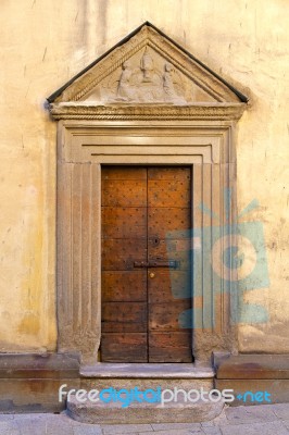 Door   In Italy  Lombardy   Downhill Road Church Stock Photo