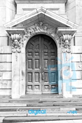 Door St Paul Cathedral In London England Old Construction And Re… Stock Photo