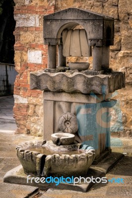 Drinking Water Fountain For People And Animals In  Castiglione D… Stock Photo