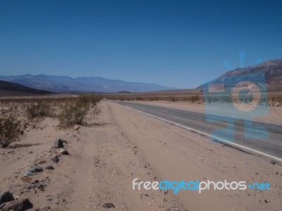 Driving Through The Desert In Death Valley Stock Photo