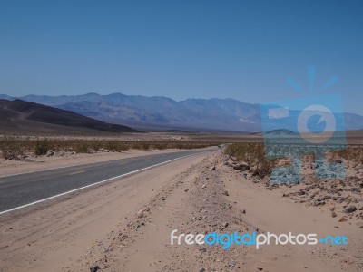 Driving Through The Desert In Death Valley Stock Photo