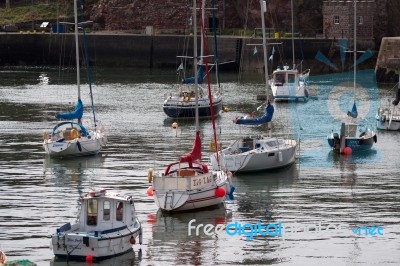 Dunbar, Scotland/uk - August 14 : View Of Dunbar Harbour In Scot… Stock Photo