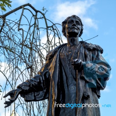 Emmeline Pankhurst Statue In Victoria Tower Gardens Stock Photo