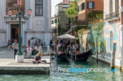 Enjoying The Autumn Sunshine In Venice Stock Photo