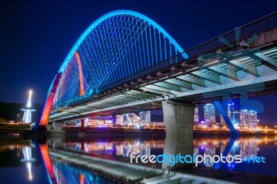 Expro Bridge At Night In Daejeon,korea Stock Photo