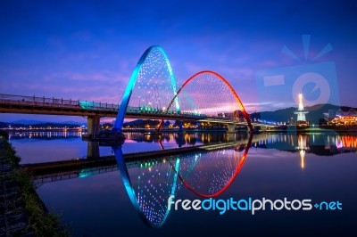 Expro Bridge At Night In Daejeon,korea Stock Photo