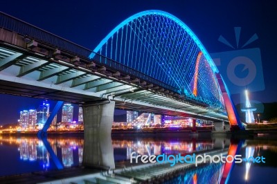 Expro Bridge At Night In Daejeon,korea Stock Photo