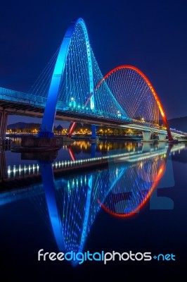 Expro Bridge At Night In Daejeon,korea Stock Photo