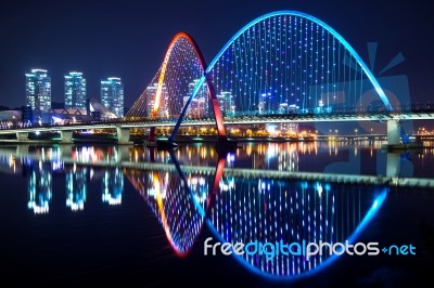 Expro Bridge At Night In Daejeon,korea Stock Photo