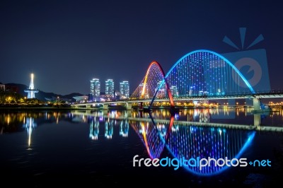 Expro Bridge At Night In Daejeon,korea Stock Photo