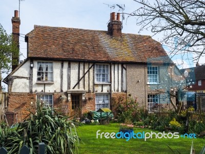 Faversham, Kent/uk - March 29 : View Of An Old Cottage In Favers… Stock Photo