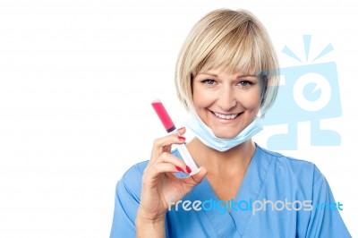 Female Surgeon Ready With An Injection Stock Photo