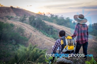 Female Tourists And Men Are Viewing The Mountain Stock Photo