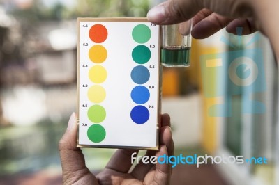 File Of Hand Holding Water Ph Testing Test Comparing Color To In… Stock Photo