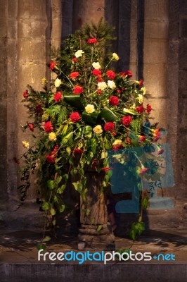 Floral Display In Ely Cathedral Stock Photo