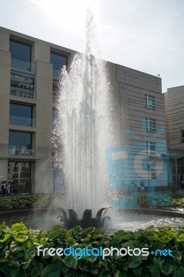 Fountain Next To The Brandenburg Gate In Berlin Stock Photo