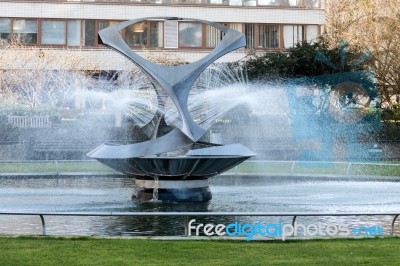 Fountain Next To Westminster Bridge In London Stock Photo