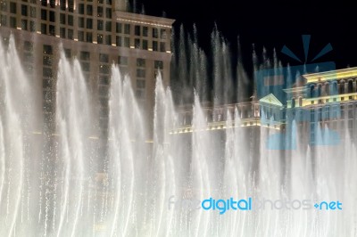 Fountain Outside Caesar's Palace Hotel And Casino At Night In La… Stock Photo