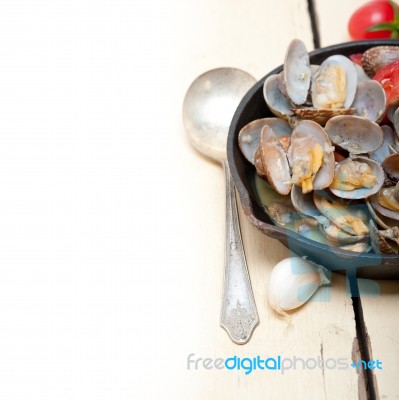 Fresh Clams On An Iron Skillet Stock Photo